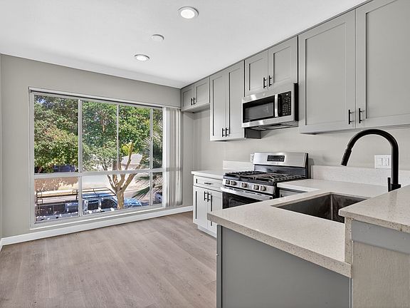 5th image of 10442 Lampson Ave #26