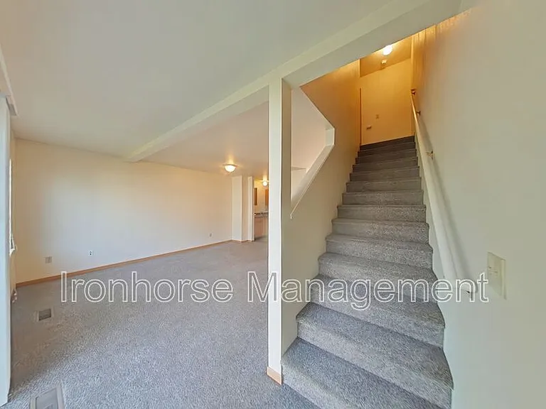 2460 Wheeler Dr #B — Photo 9