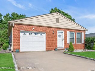 4 Sabinas St, Toms River, NJ 08757