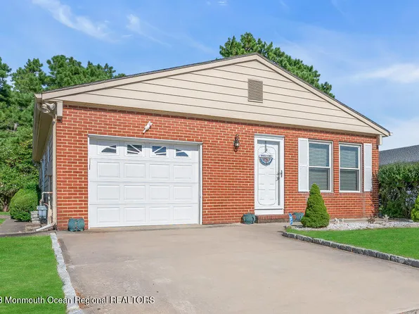 4 Sabinas Street, Toms River, NJ 08757