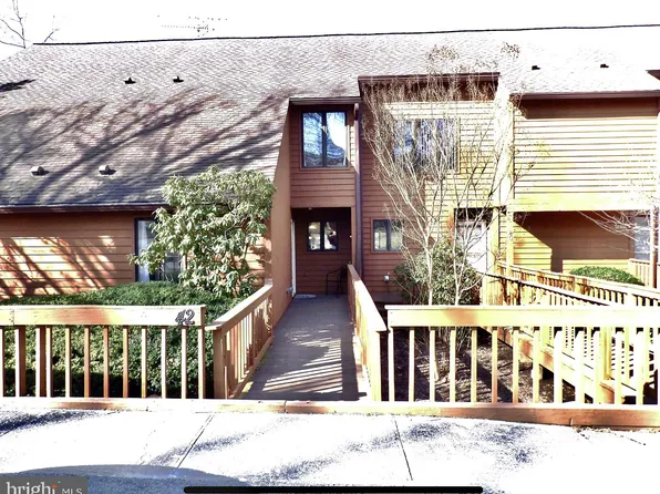 42 Tecumseh Trl, Hedgesville, WV 25427