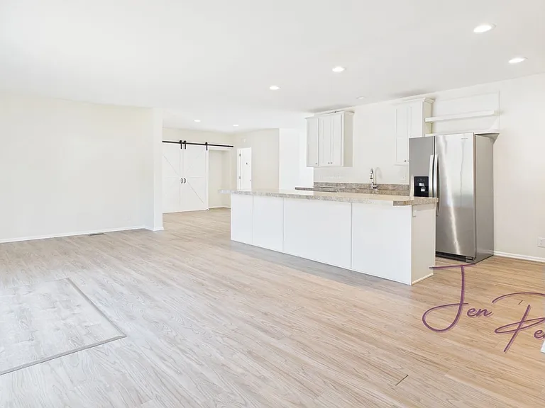 7420 Guide Meridian — Photo 9