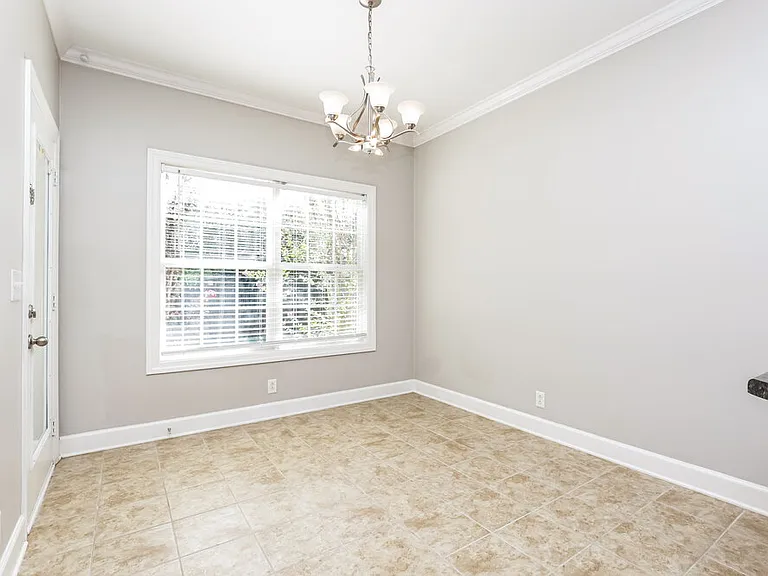 1811 Potters Ct — Photo 6