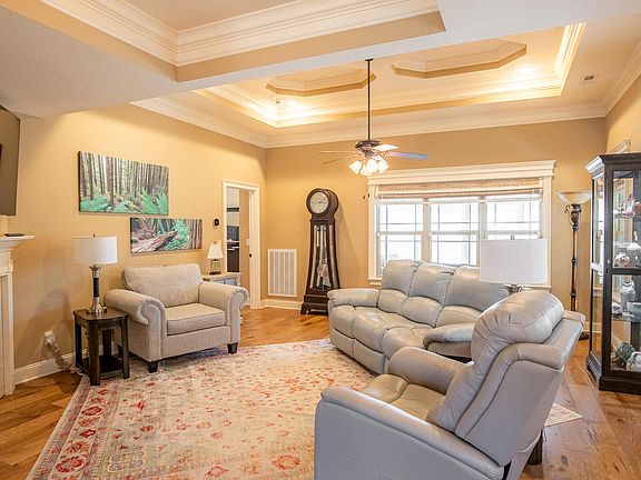 3rd image of 5606 Seagrove Ln
