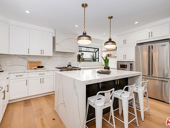 3rd image of 2021 California Ave APT 1