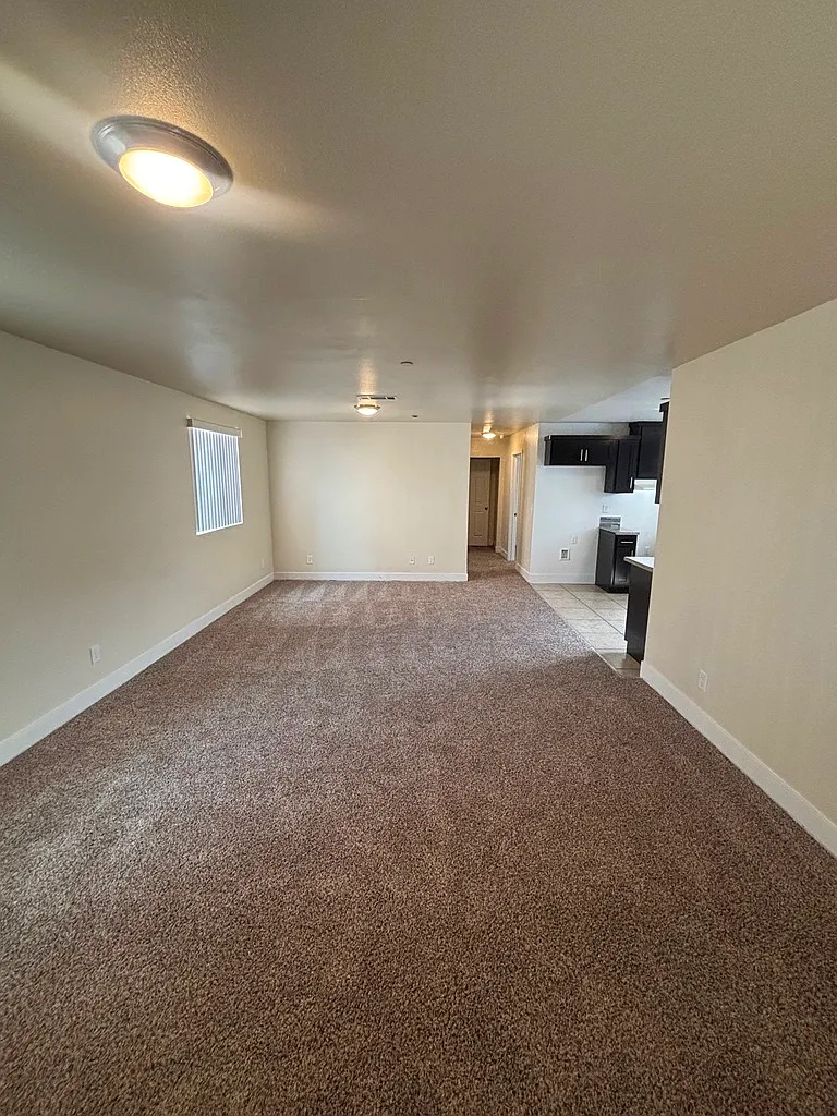 5 bed, 1702 sqft, $4,200 — Photo 2