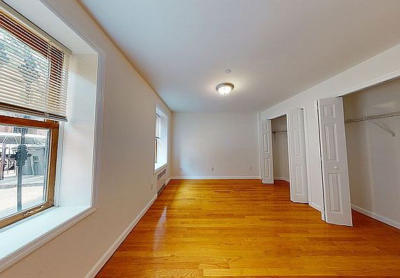 4th image of 354 Henry St