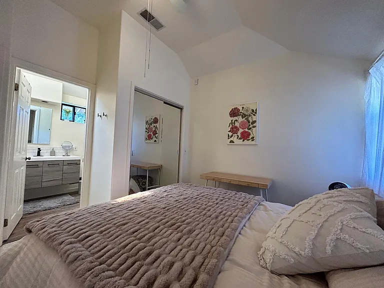 102 Laguna Pl — Photo 10