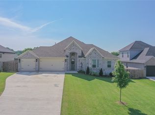 605 Valley Ln, Springdale, AR 72762