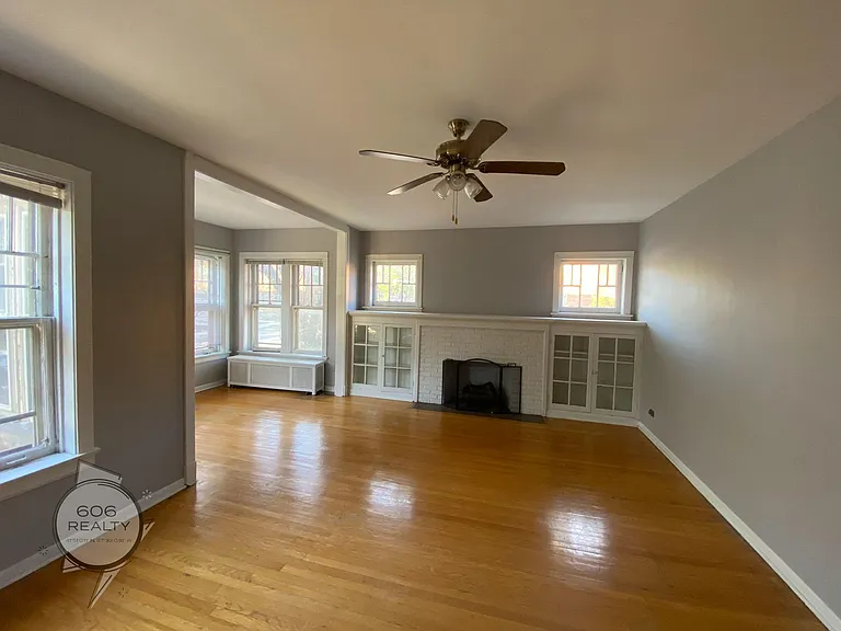 Large Vintage Ravenswood Apts! Special Offer! — Photo 10