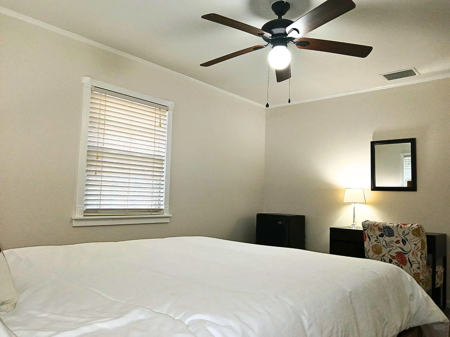 4 bed, 2.0 bath, 1870 sqft, $953 — Photo 3