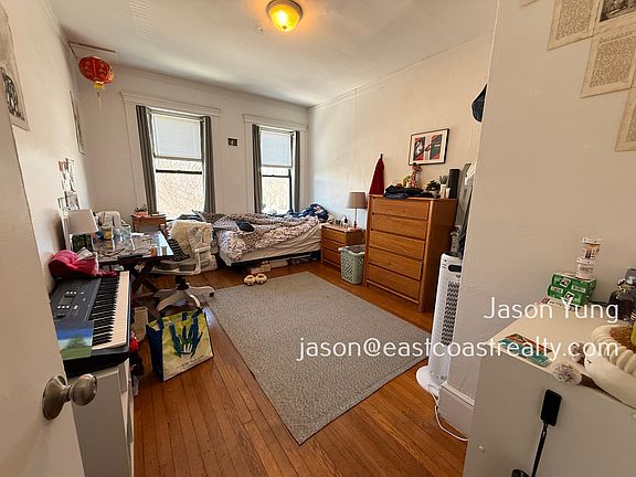 5th image of 238 Hemenway St APT 15