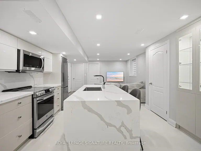 91 Roulette Cres #2 — Photo 8