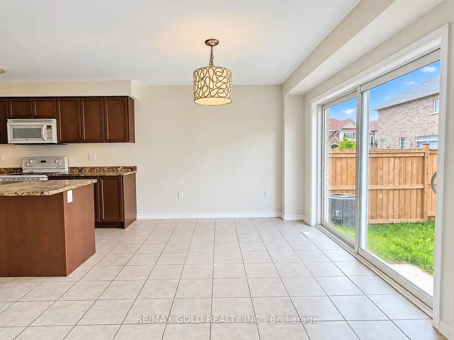 4 bed, $2,800 — Photo 4
