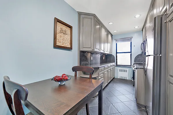 Sold by REMAX Elite | media 7