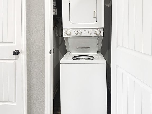 4th image of 2619 Glenn Pl #109