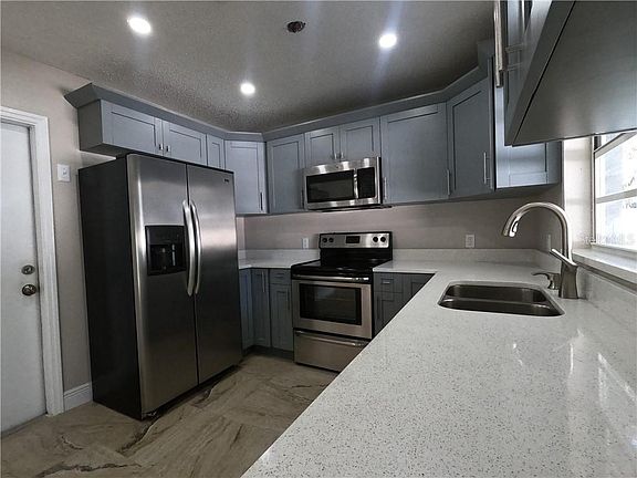 5th image of 1105 Arboleda Ct
