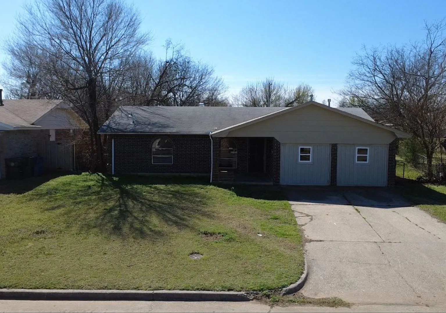 Charming 5 Bedroom House — Photo 1