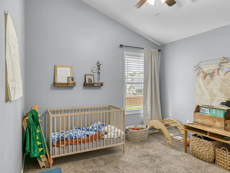 324 Frontier Cir — Photo 40