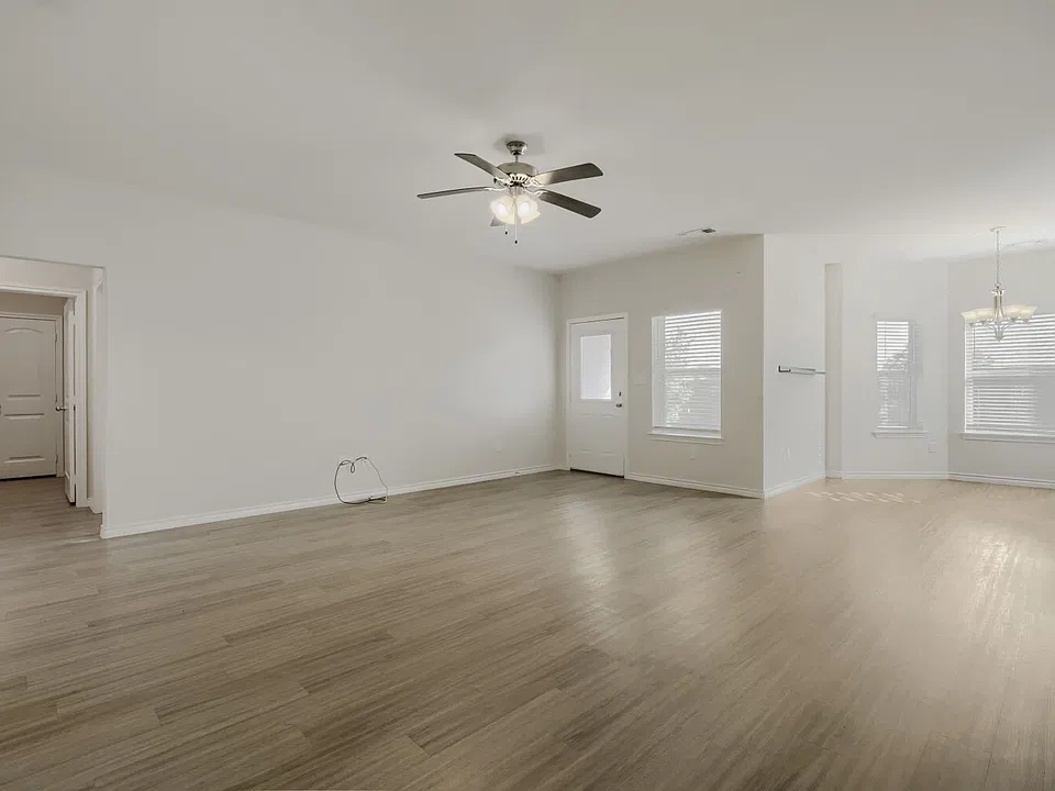 3212 Sweetwater Way