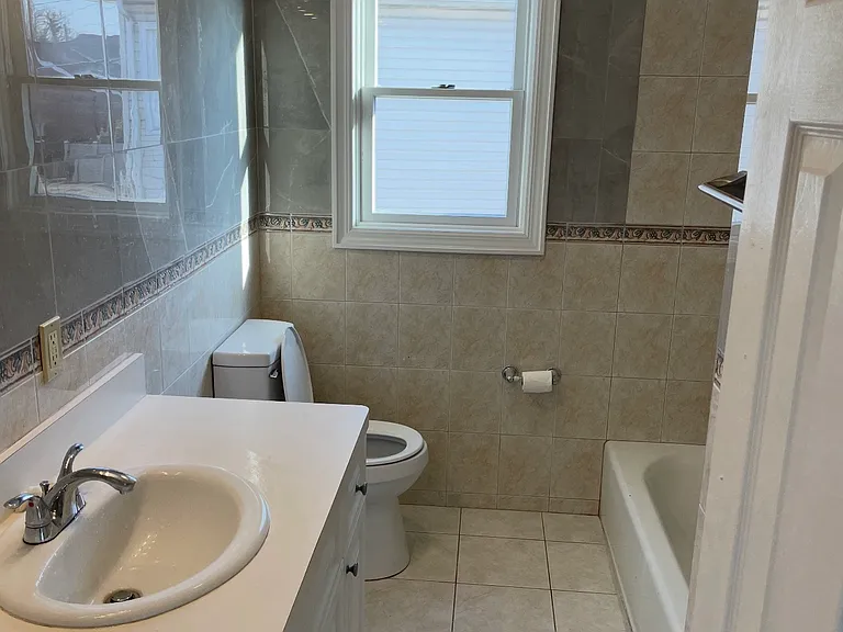 146 N Central Ave #2 — Photo 8