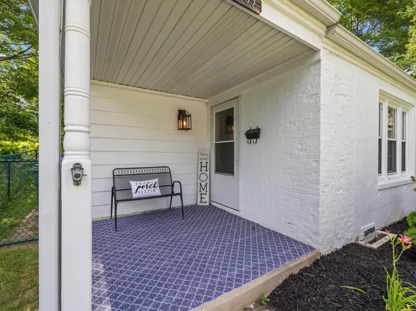 5589 Angle LANE, Greendale, WI 53129