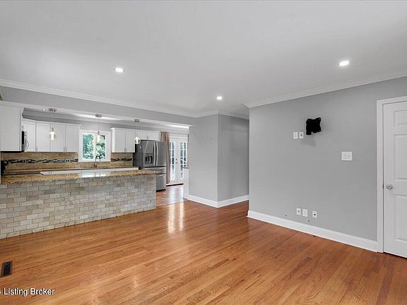 5th image of 3313 Goldsmith Ln