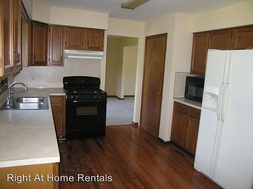 2nd image of 1628 Arrowwood Dr