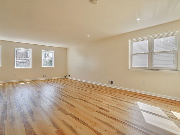 4th image of 220 Astoria Pl #2