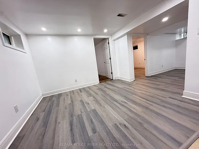 283 E 45th St #BASEMENT — Photo 8