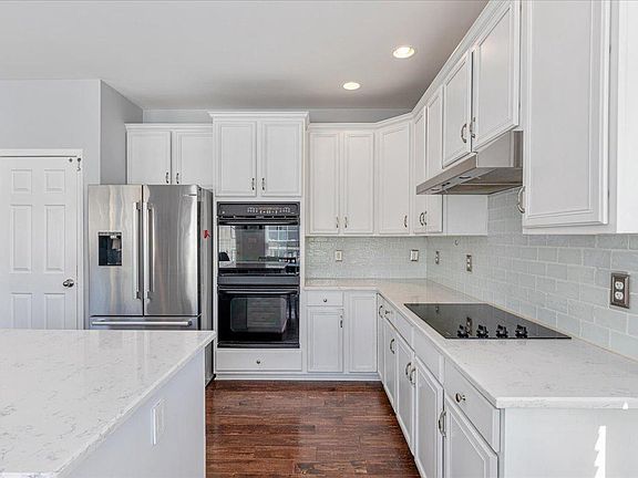 4th image of 25969 Hartwood Dr