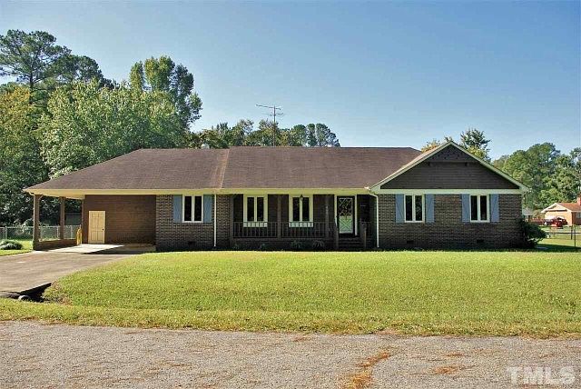 1st image of 400 Woodview Dr