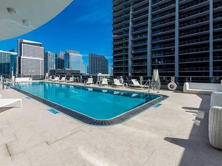 1000 Brickell Plz #CU-4104 — Photo 37