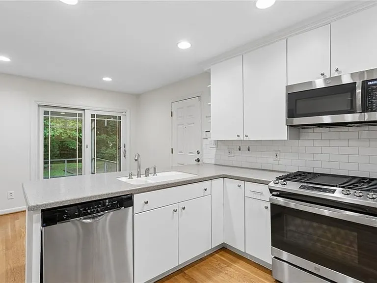 4775 Merlendale Ct — Photo 9