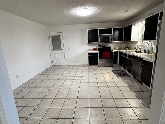 4th image of 90 Sassafras Cir