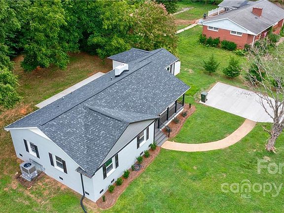 4th image of 608 Hillside Dr