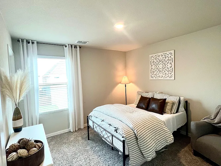 2629 Gateway Ave — Photo 9