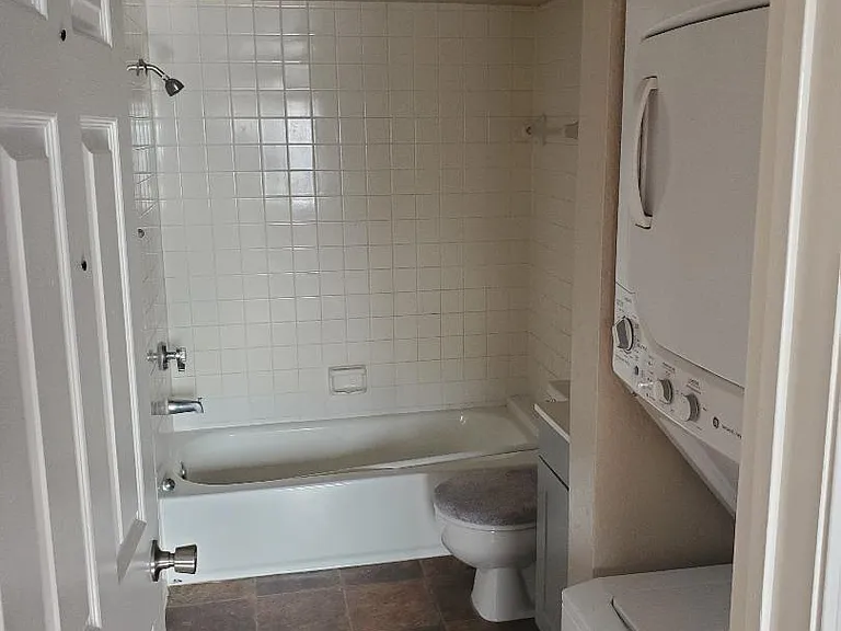 1808 E 66th Pl #D205 — Photo 8