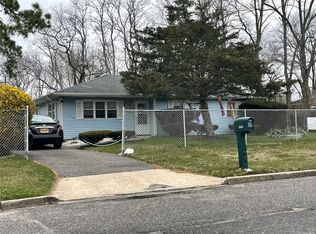 748 Agamemnon Ave, Bellport, NY 11713