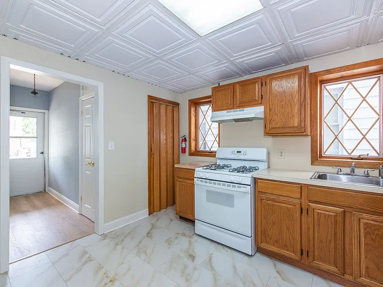 91 Walnut St — Photo 8