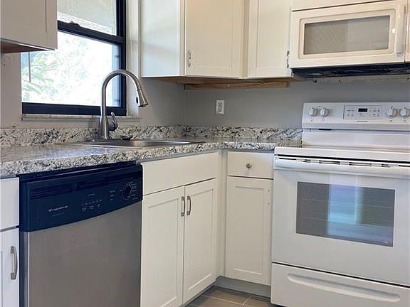4th image of 136 Cape Coral Pkwy W APT 11