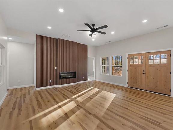 5th image of 705 Seabolt Rd