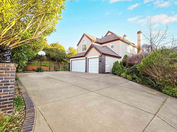 4th image of 4080 Woodstock Rd