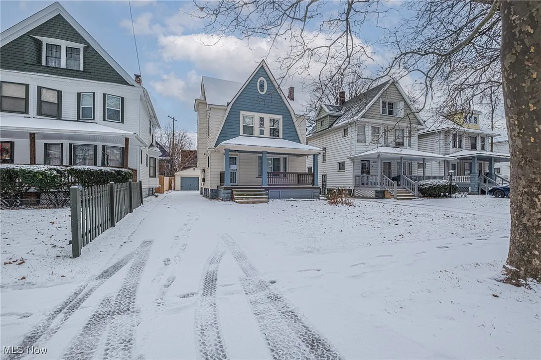 10224 Columbia Ave photo 1