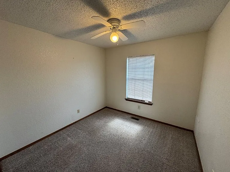 8401 Woodhue Dr — Photo 14