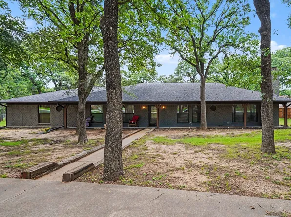1908 Thousand Oaks Dr, Burleson, TX 76028