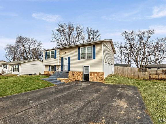 3rd image of 611 Saint Rose Dr