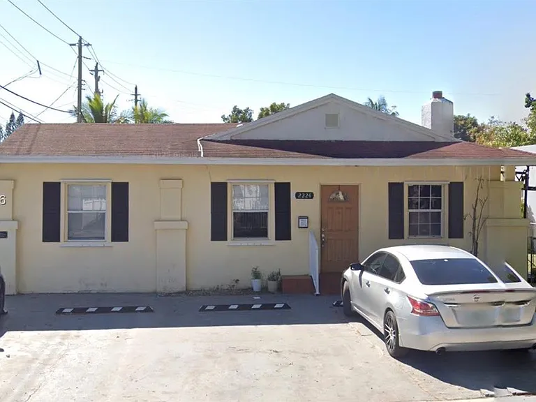 2224 SW 11th St #3 — Photo 1