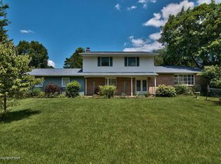 204 Valley Stream Rd, Stroudsburg, PA 18360