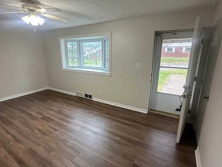 726 Rodney St — Photo 17